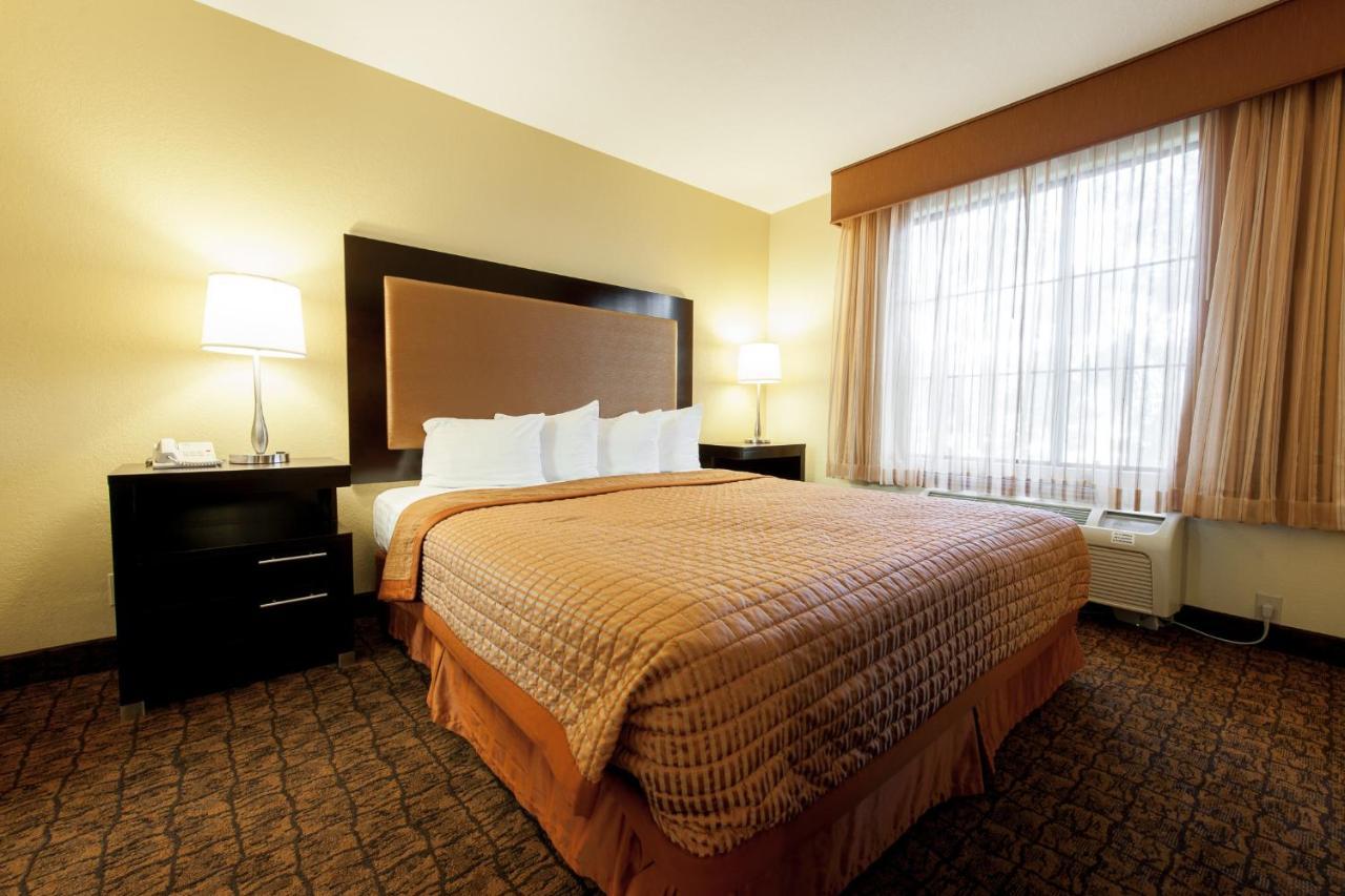 Best Western Escondido Hotel Room photo