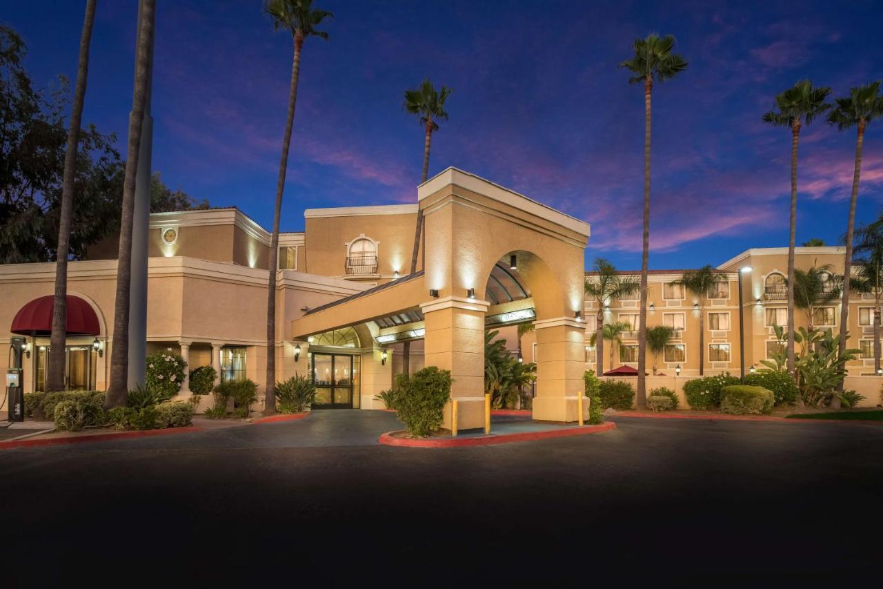 Best Western Escondido Hotel Exterior photo