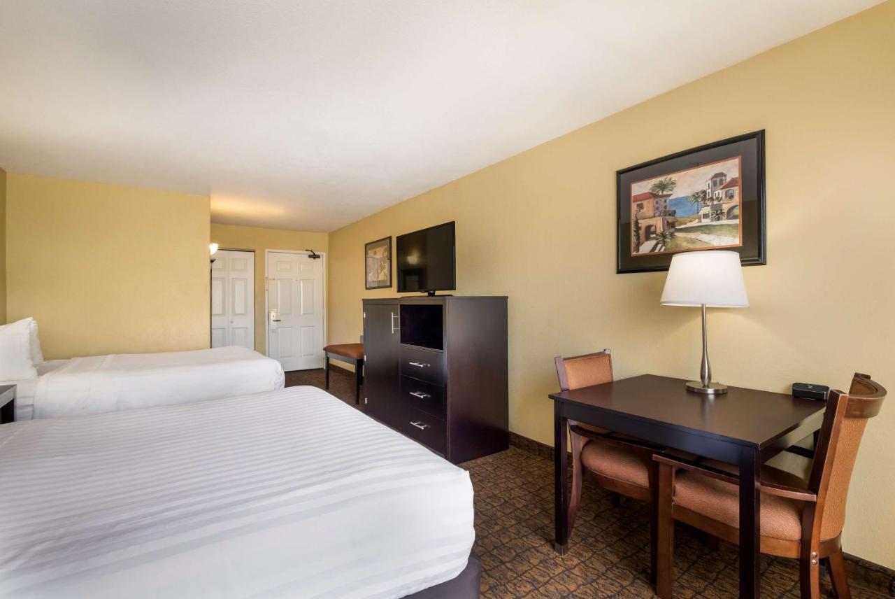 Best Western Escondido Hotel Exterior photo