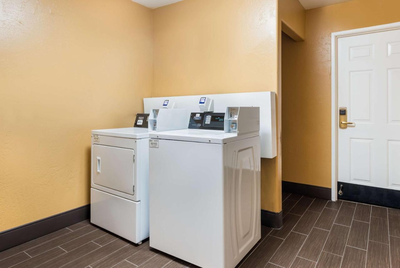 Best Western Escondido Hotel Exterior photo