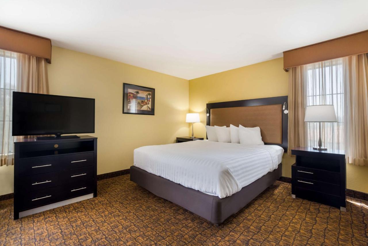Best Western Escondido Hotel Exterior photo