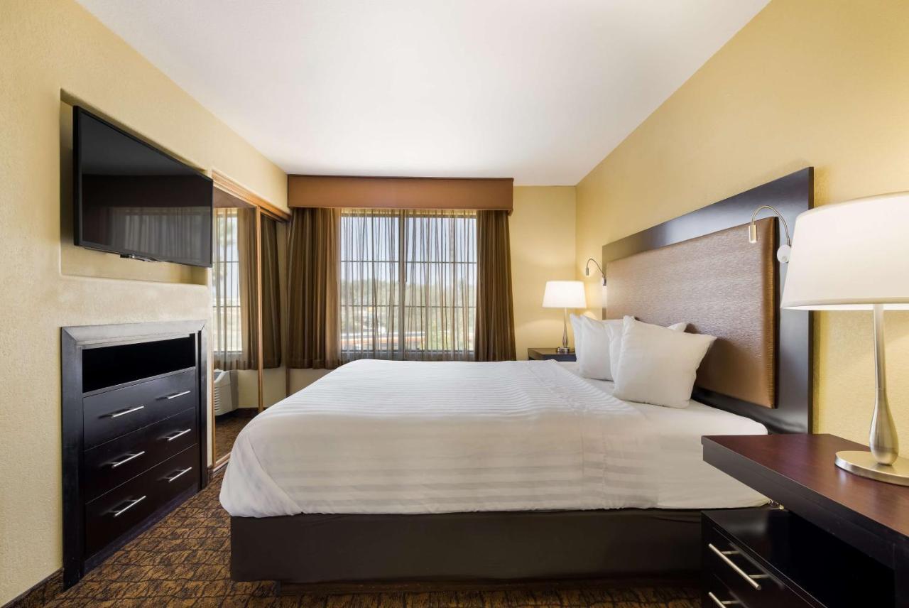 Best Western Escondido Hotel Exterior photo