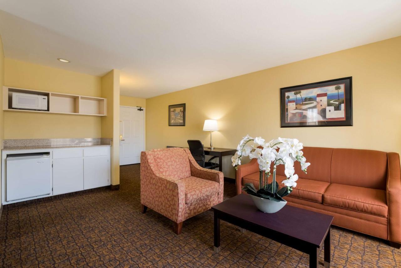 Best Western Escondido Hotel Exterior photo
