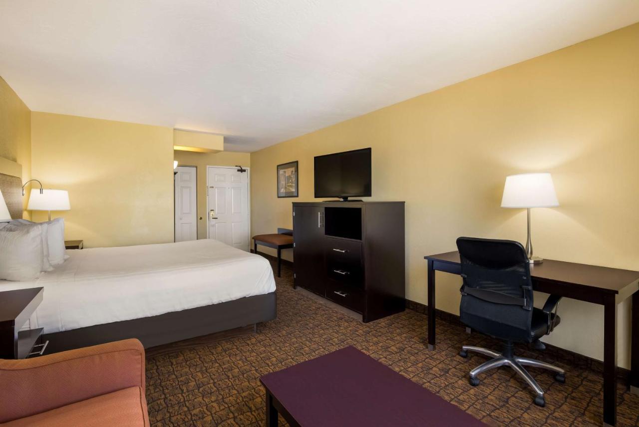 Best Western Escondido Hotel Exterior photo